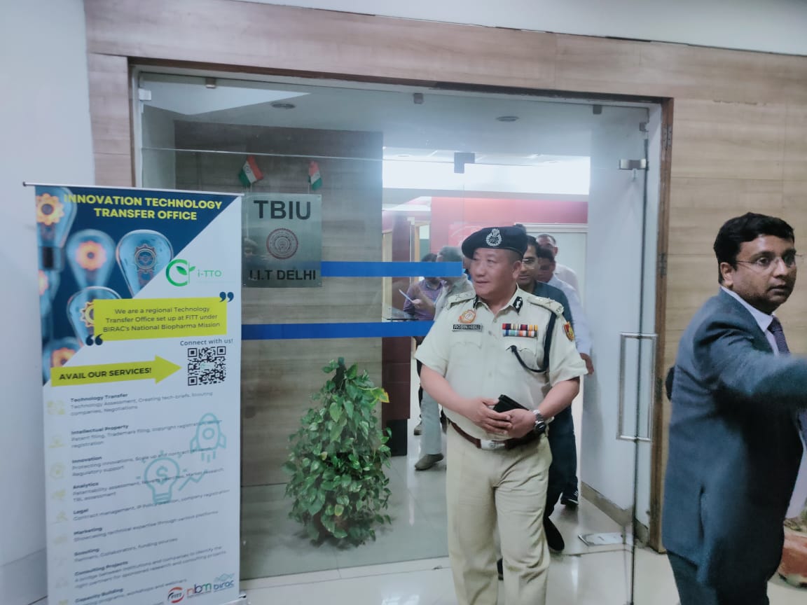 Mr. Robin Hibu, Delhi Police Special Commissioner joins Divya Sanskriti, Jai Kisan and Helping Hand for their pre-scheduled event at IIT Delhi